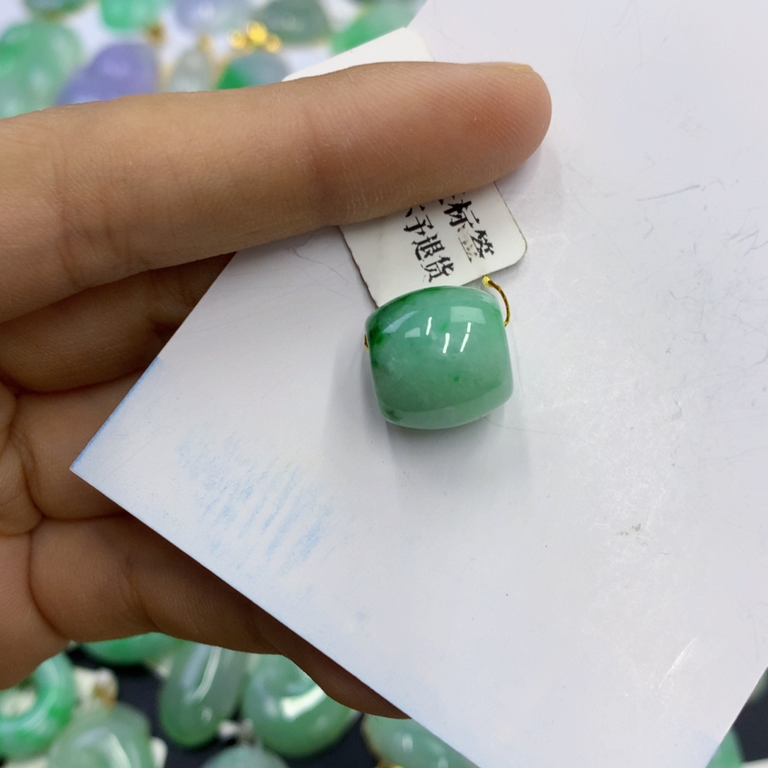 翡翠未镶嵌颈饰翡翠