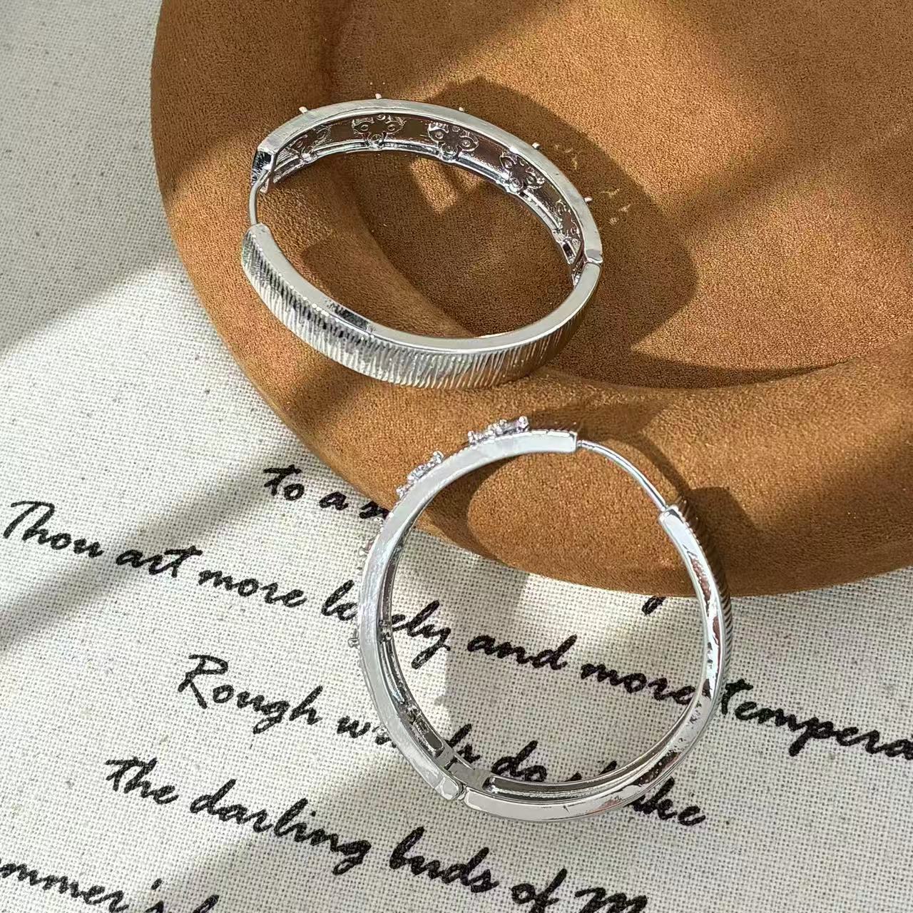 铜合金锆石耳饰 远远（YY066）镀k金耳圈极简风精致时尚3.5cm