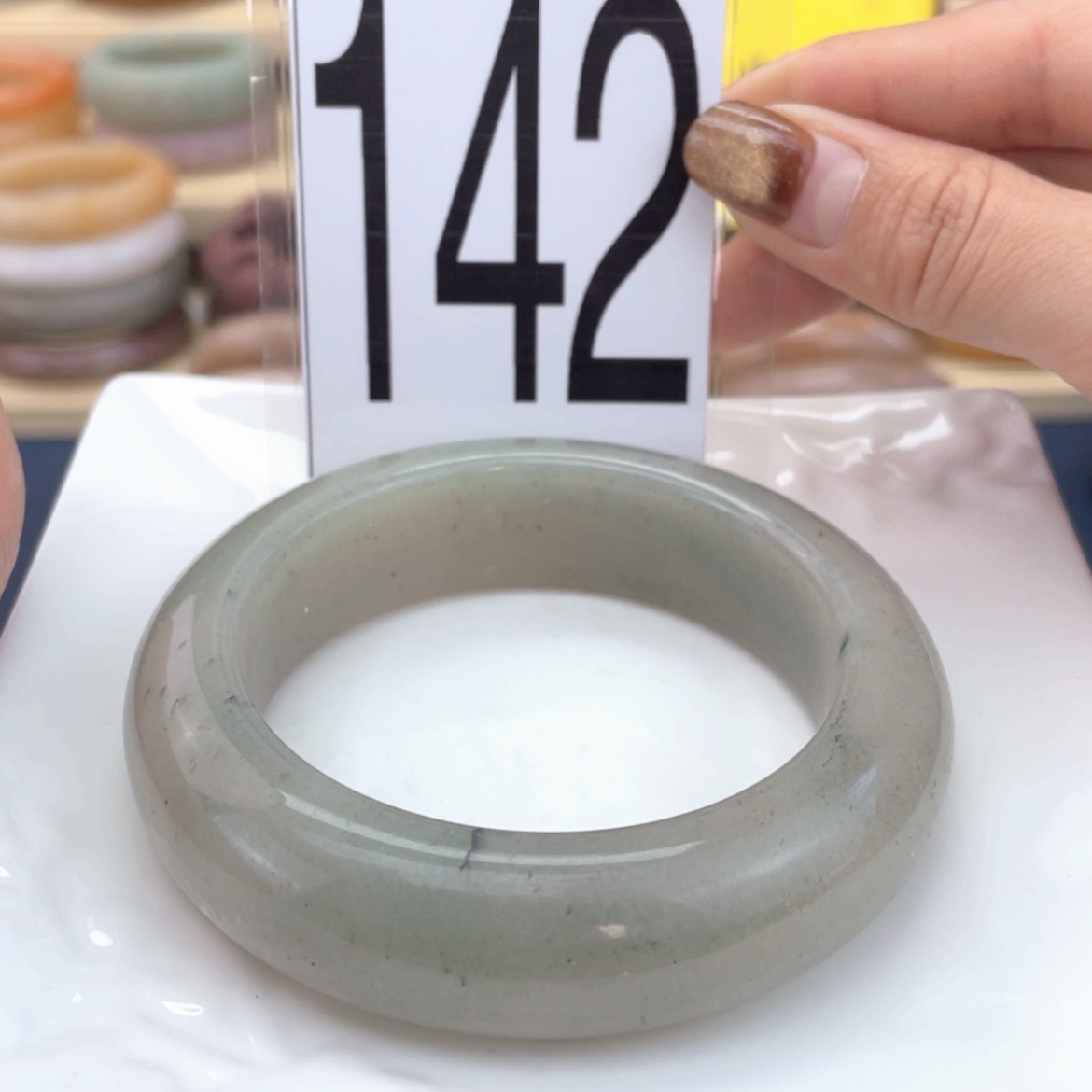 【闪购商品】石英质玉手镯未镶嵌