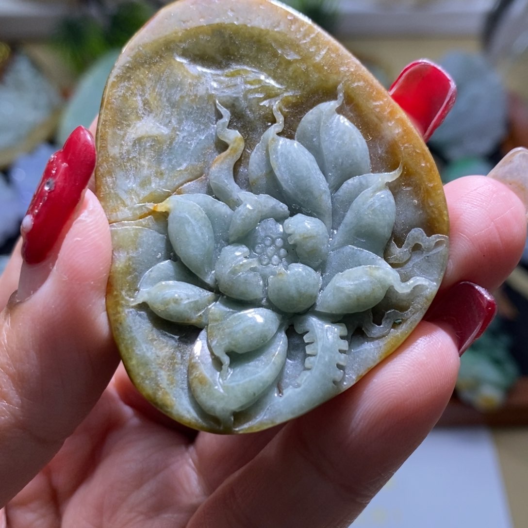 【闪购商品】翡翠颈饰未镶嵌花