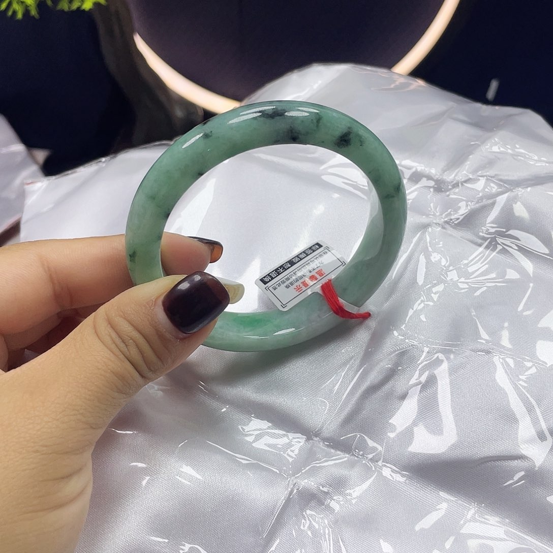 未镶嵌手镯翡翠丽丽