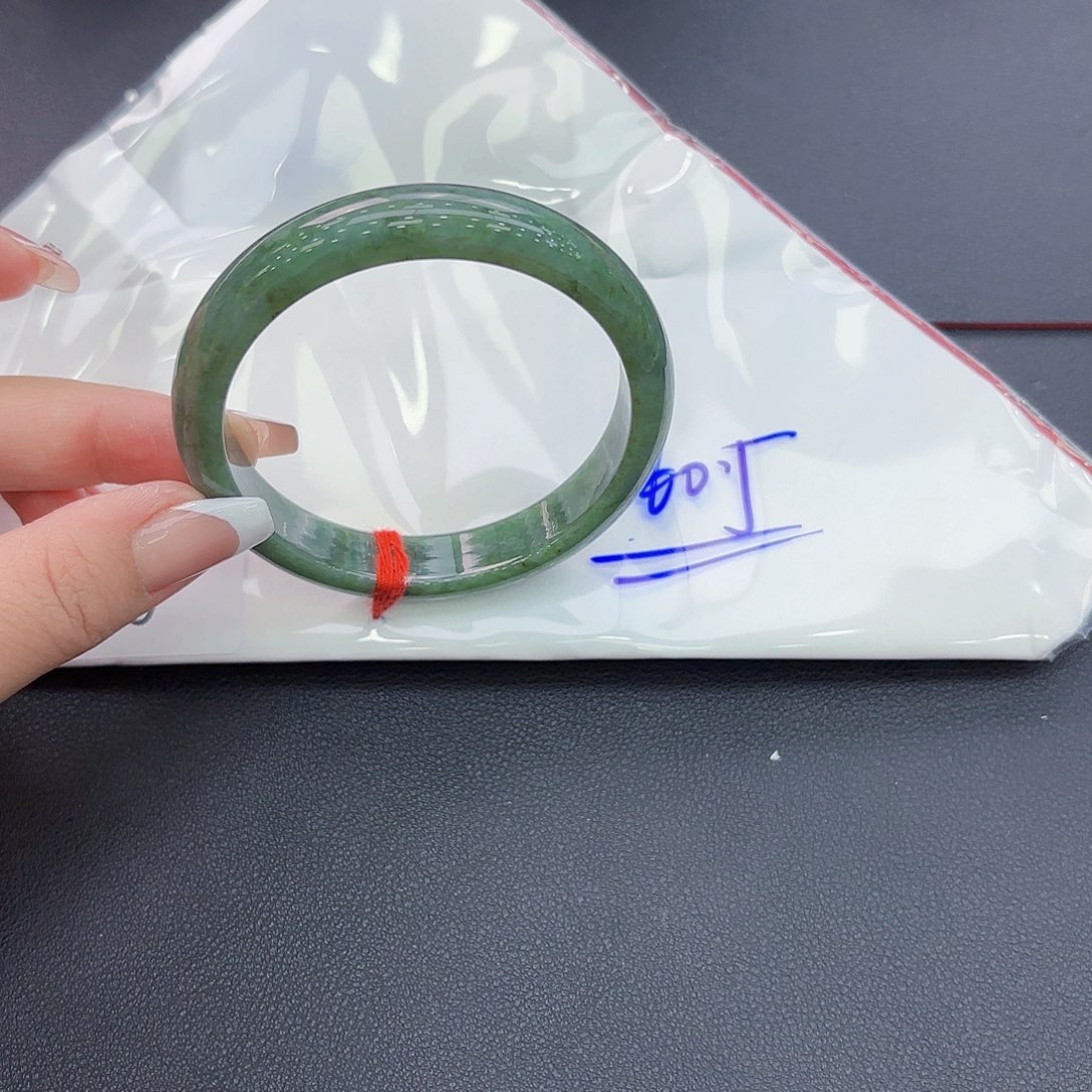 翡翠手镯未镶嵌手镯