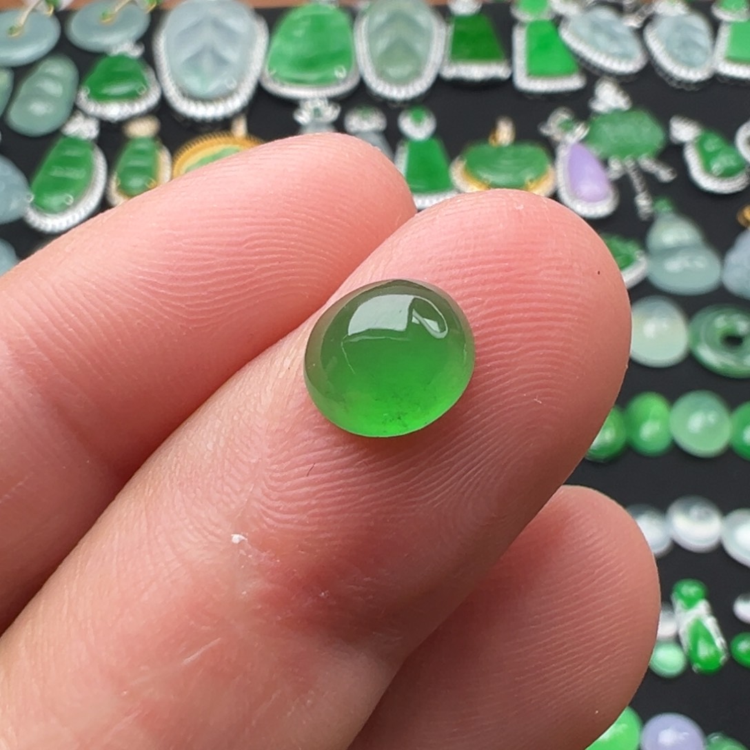 翡翠颈饰未镶嵌蛋面8.1