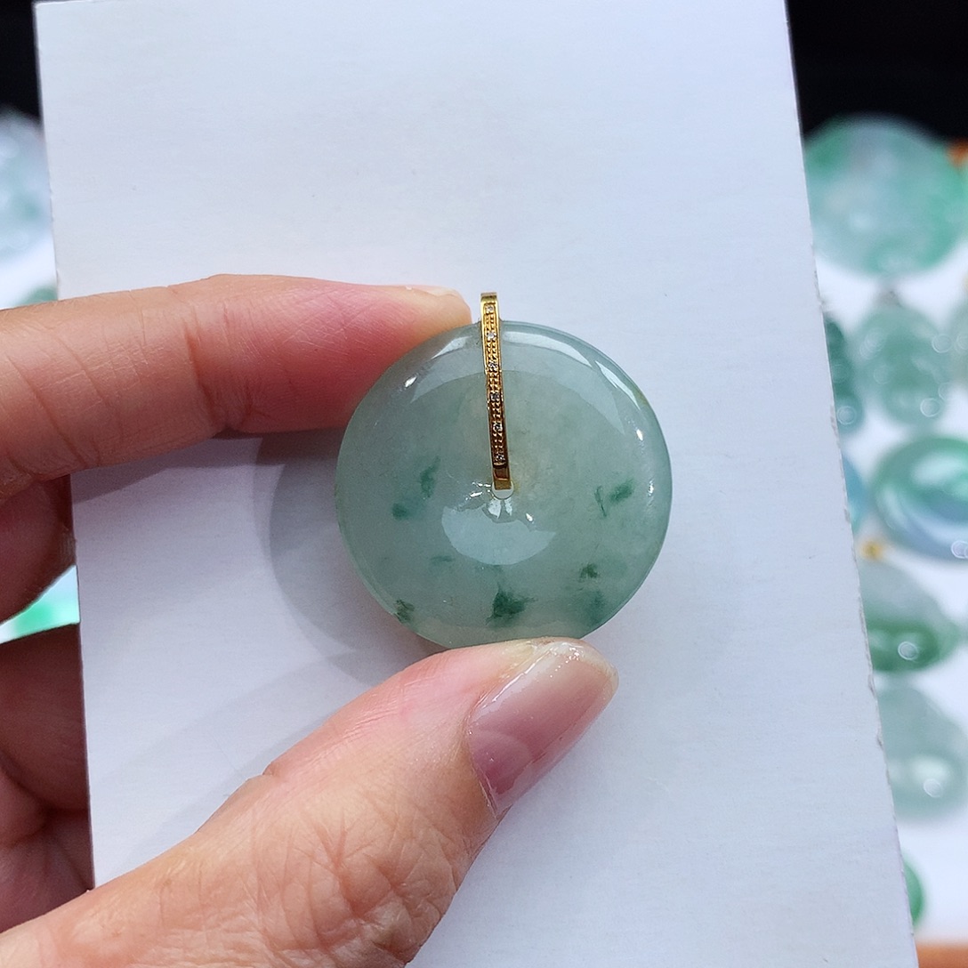 颈饰18K金镶嵌翡翠翡翠吊坠