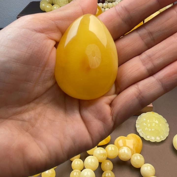 琥珀未镶嵌颈饰蜜蜡