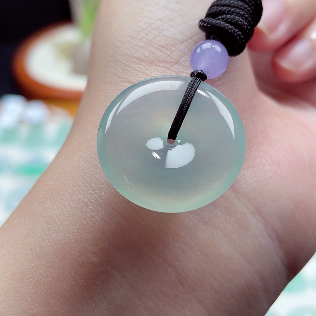 翡翠颈饰未镶嵌平安扣