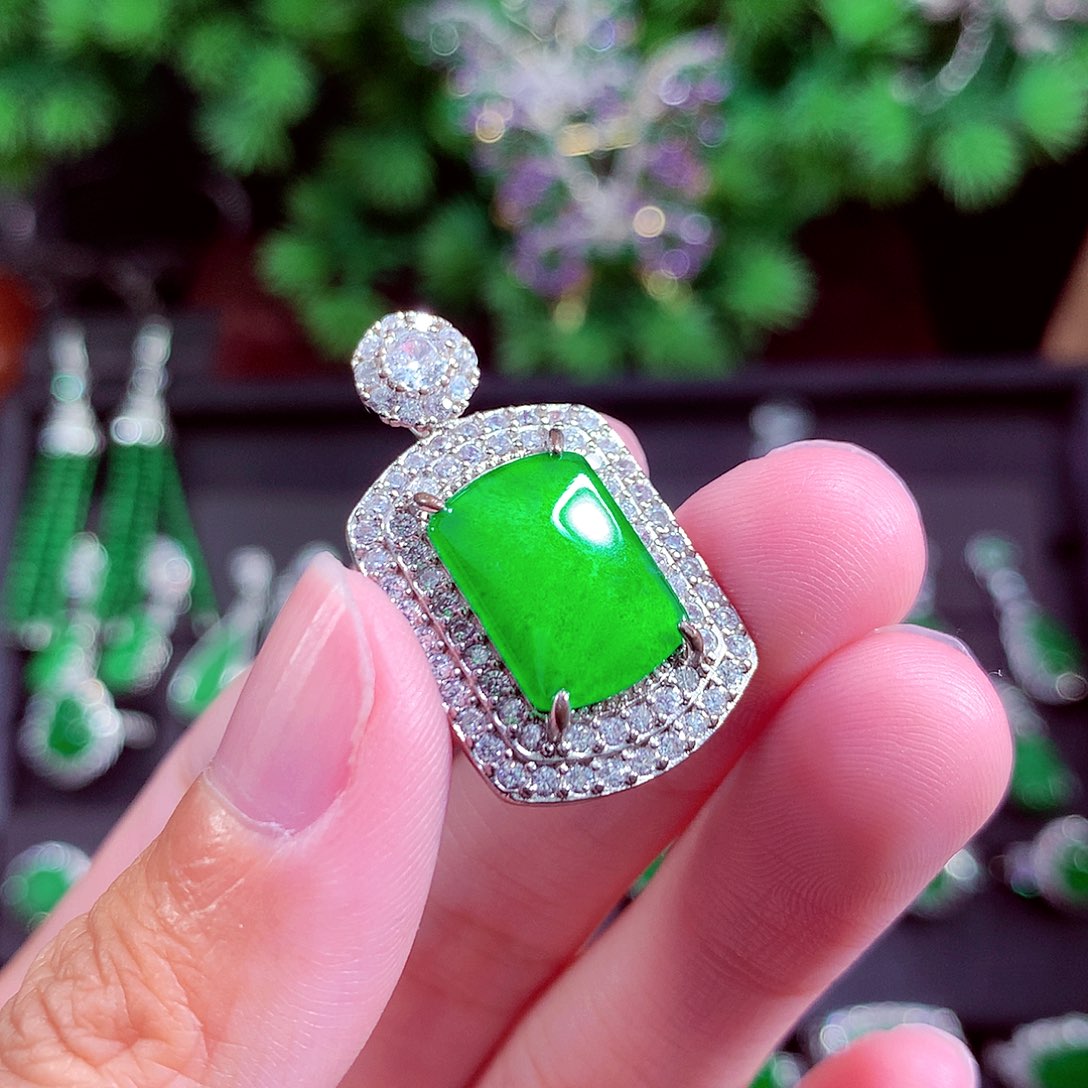 颈饰未镶嵌翡翠天然