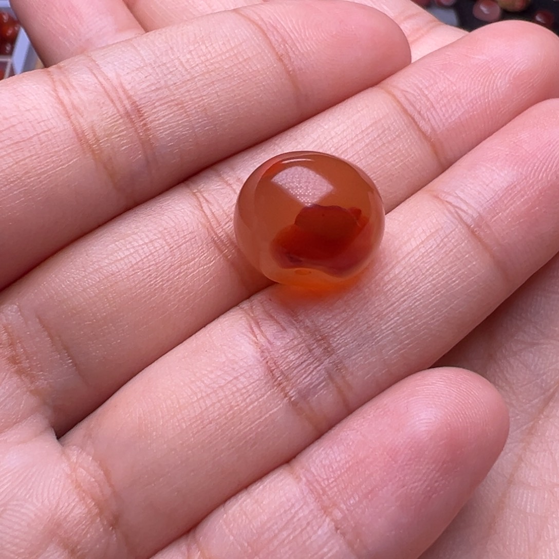 曼****南红玛瑙未镶嵌珠宝奇石