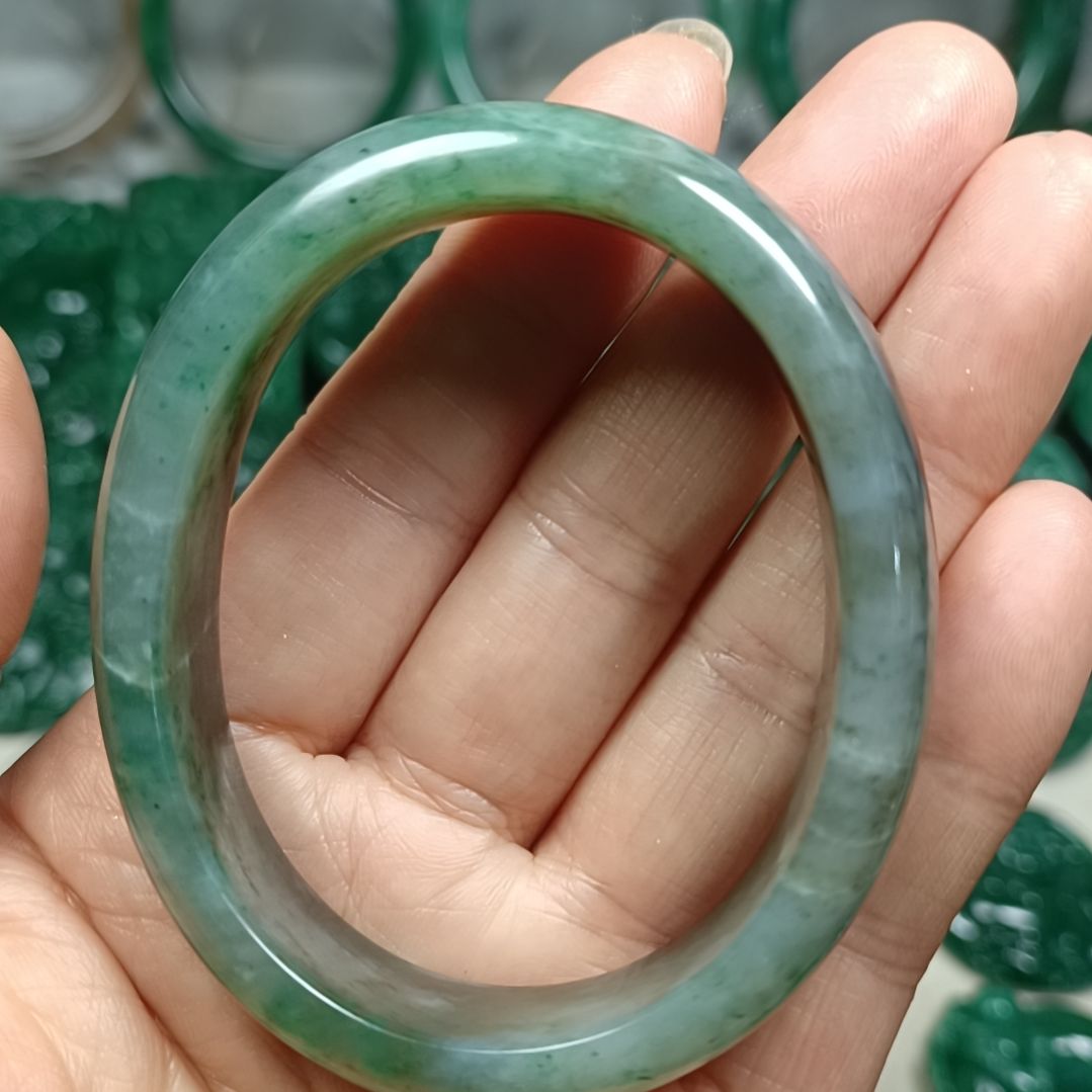 独山玉未镶嵌贵妃镯