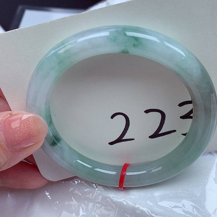 翡翠手镯未镶嵌翡翠