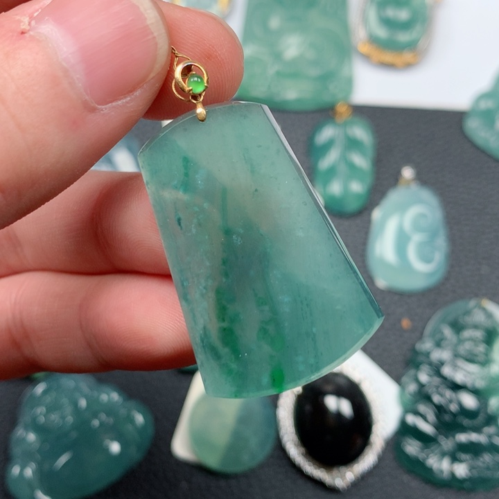 翡翠颈饰18K金镶嵌翡翠