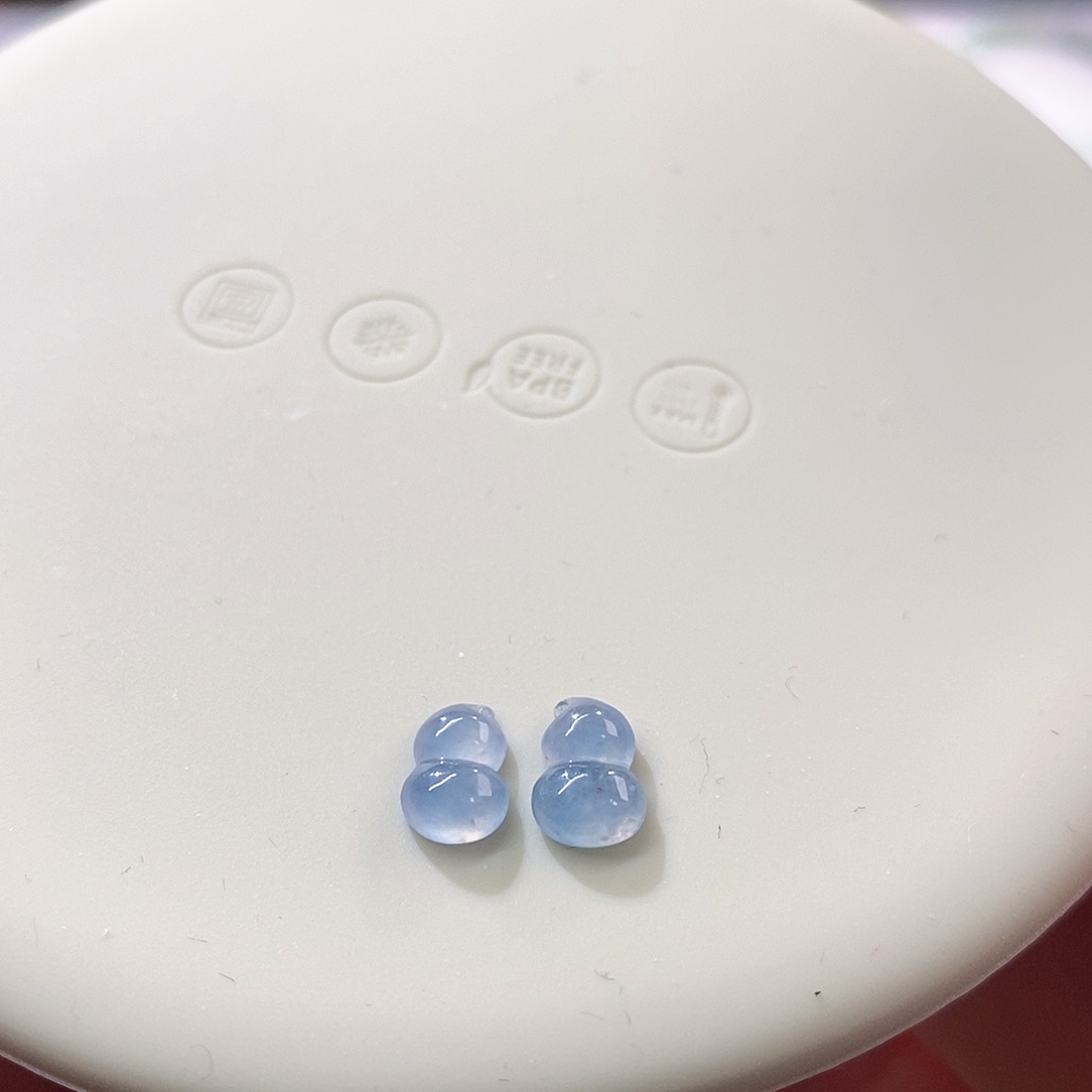 骑****翡翠裸石一对葫芦