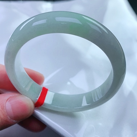 翡翠手镯未镶嵌翡翠手镯未镶嵌
