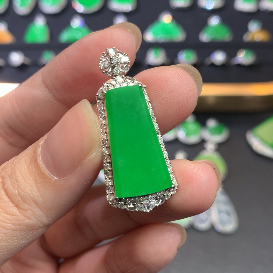 翡翠吊坠(不含链)18K金镶嵌