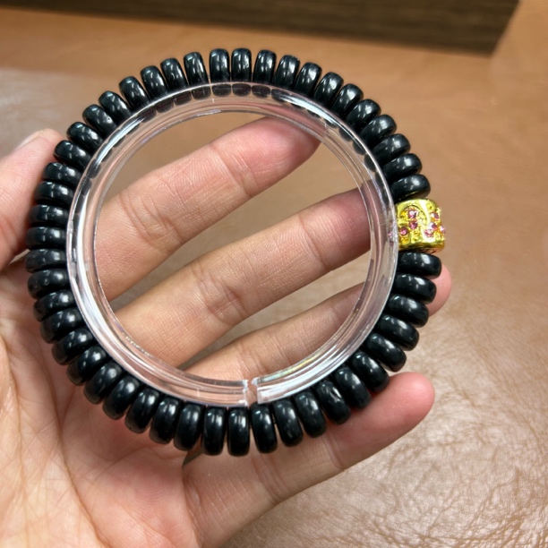 a442 黑金椰蒂 卡9*3带配饰片珠单圈手串