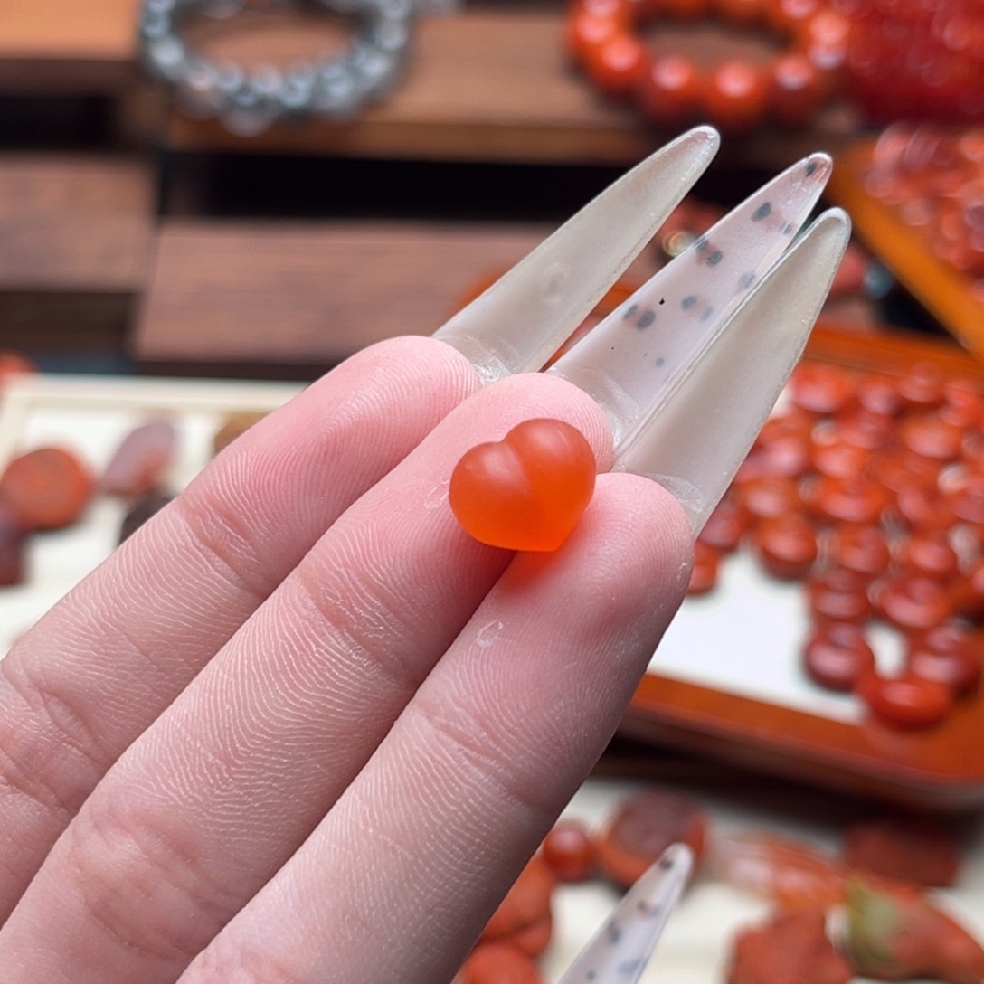 蕾***西南红玛瑙未镶嵌南红1屁桃