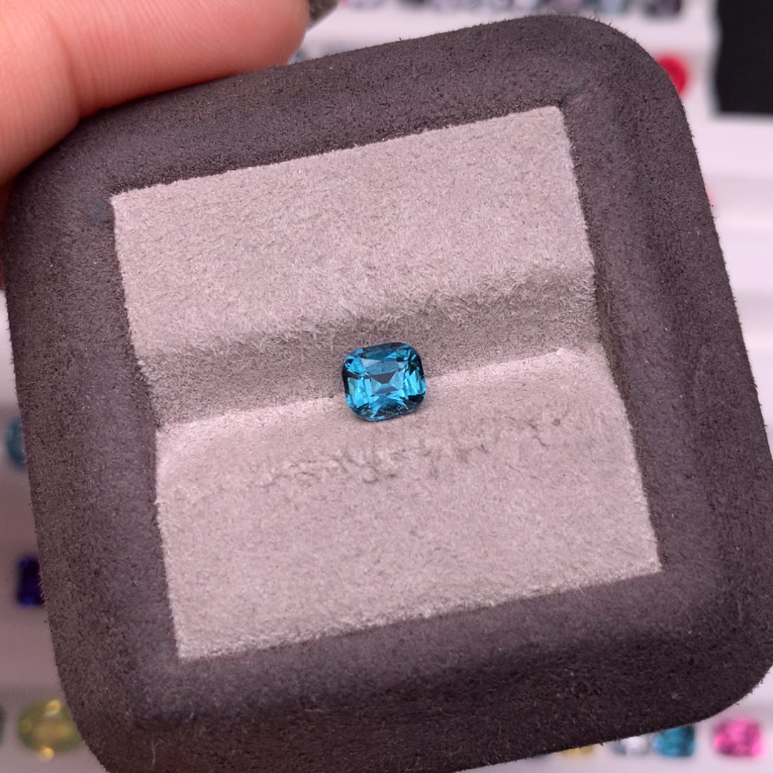 碧玺裸石未镶嵌0.79克拉