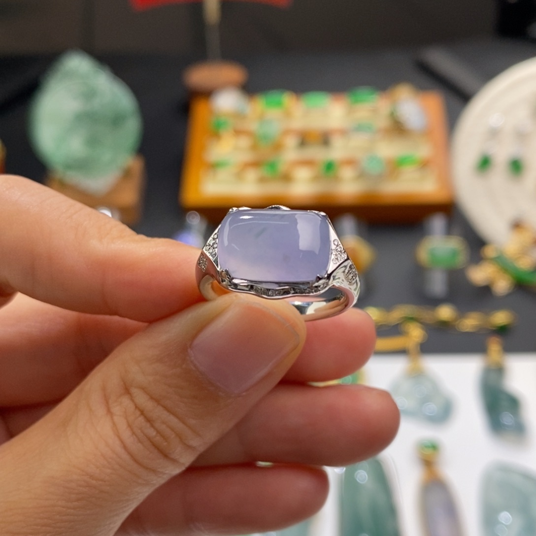 翡翠戒指18K金镶嵌戒指