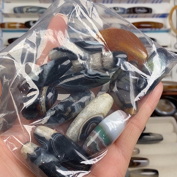阳***光玛瑙/玉髓未镶嵌珠宝半成品
