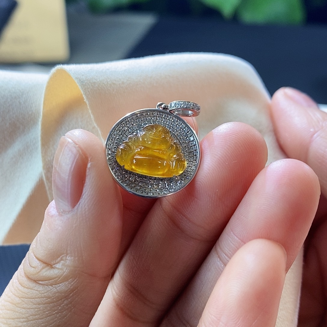 翡翠颈饰18K金镶嵌吊坠