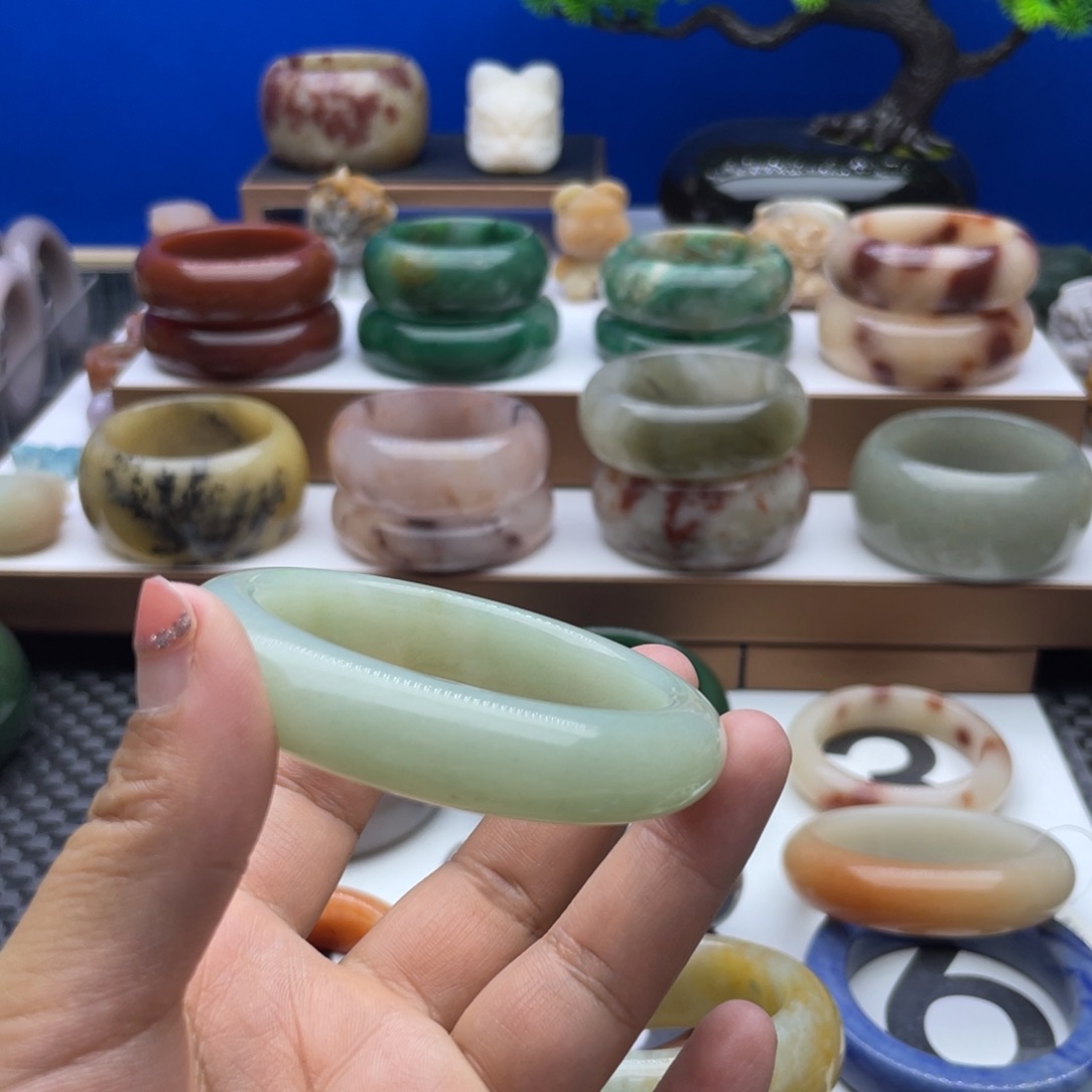 石英质玉手镯未镶嵌