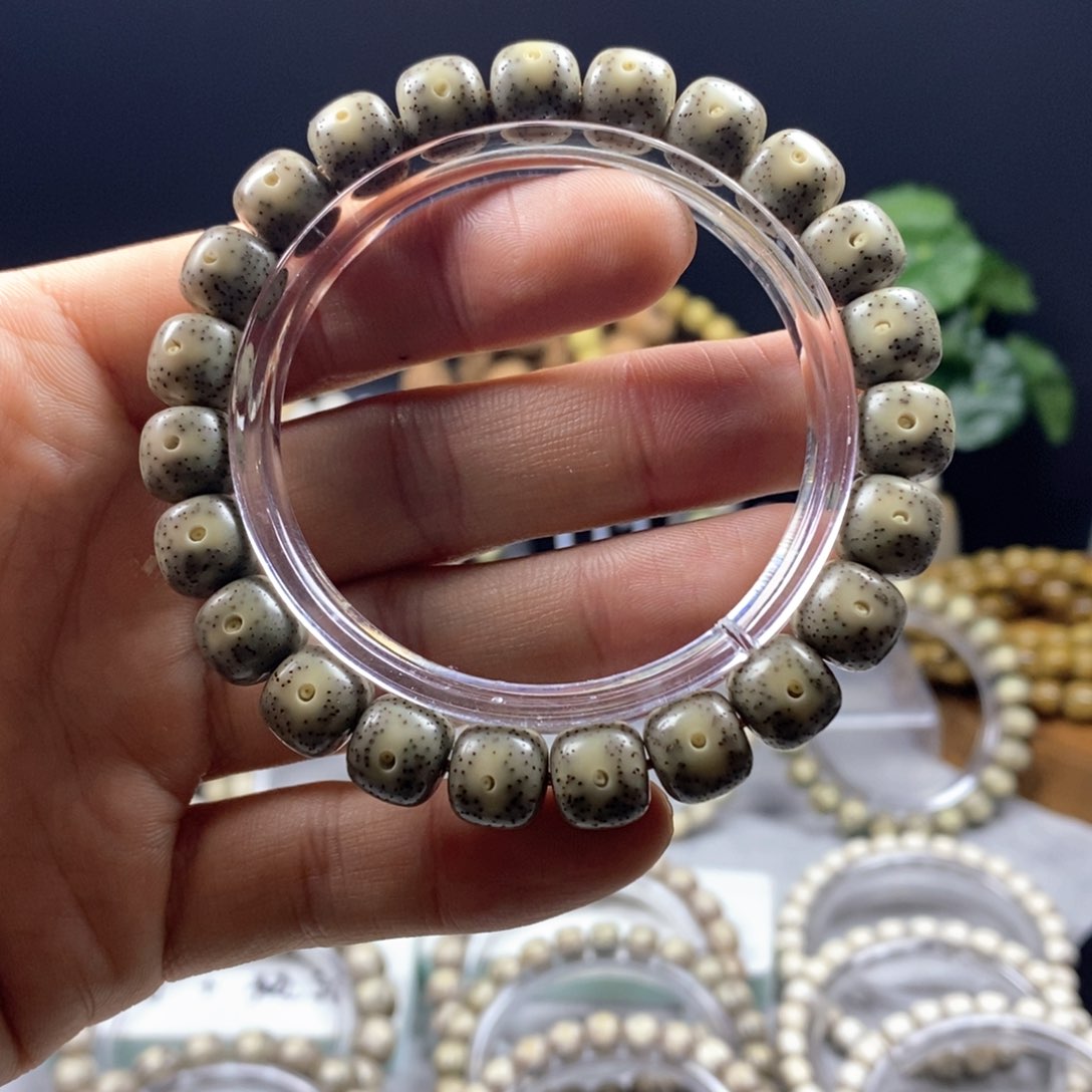 星月菩提手串10绿冰星点