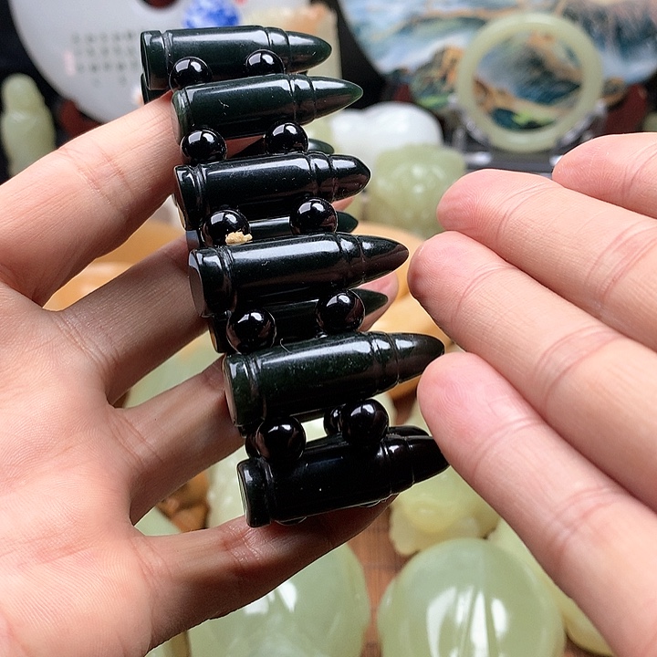 石英质玉颈饰未镶嵌