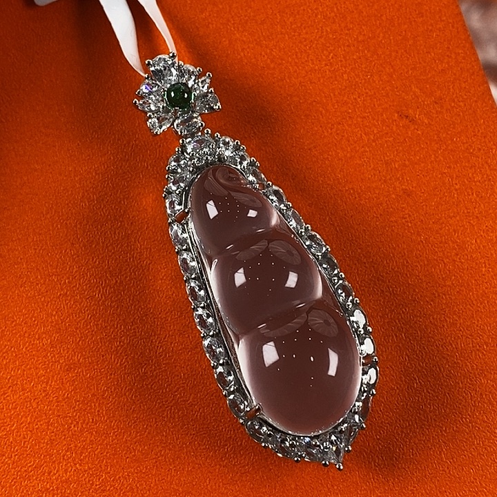 貔***貅石英质玉银S925镀金镶嵌颈饰