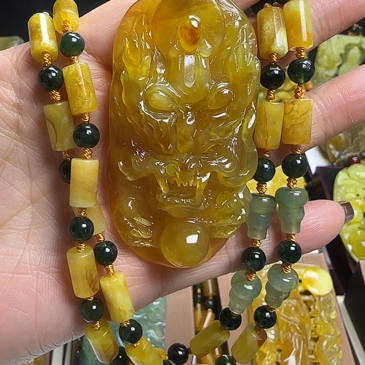 蛇纹石玉未镶嵌颈饰