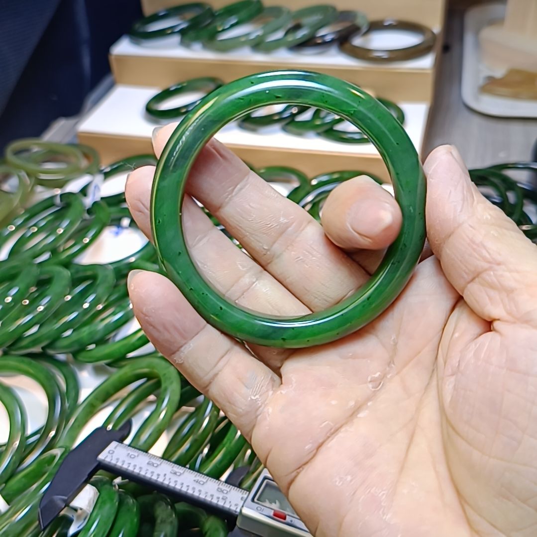 好***园和田玉（糖玉）未镶嵌手镯