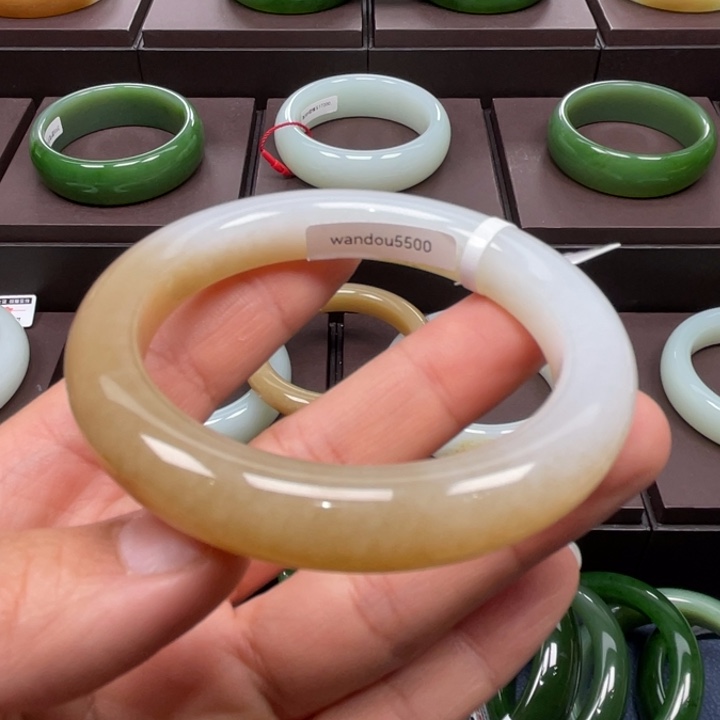 和田玉未镶嵌手镯