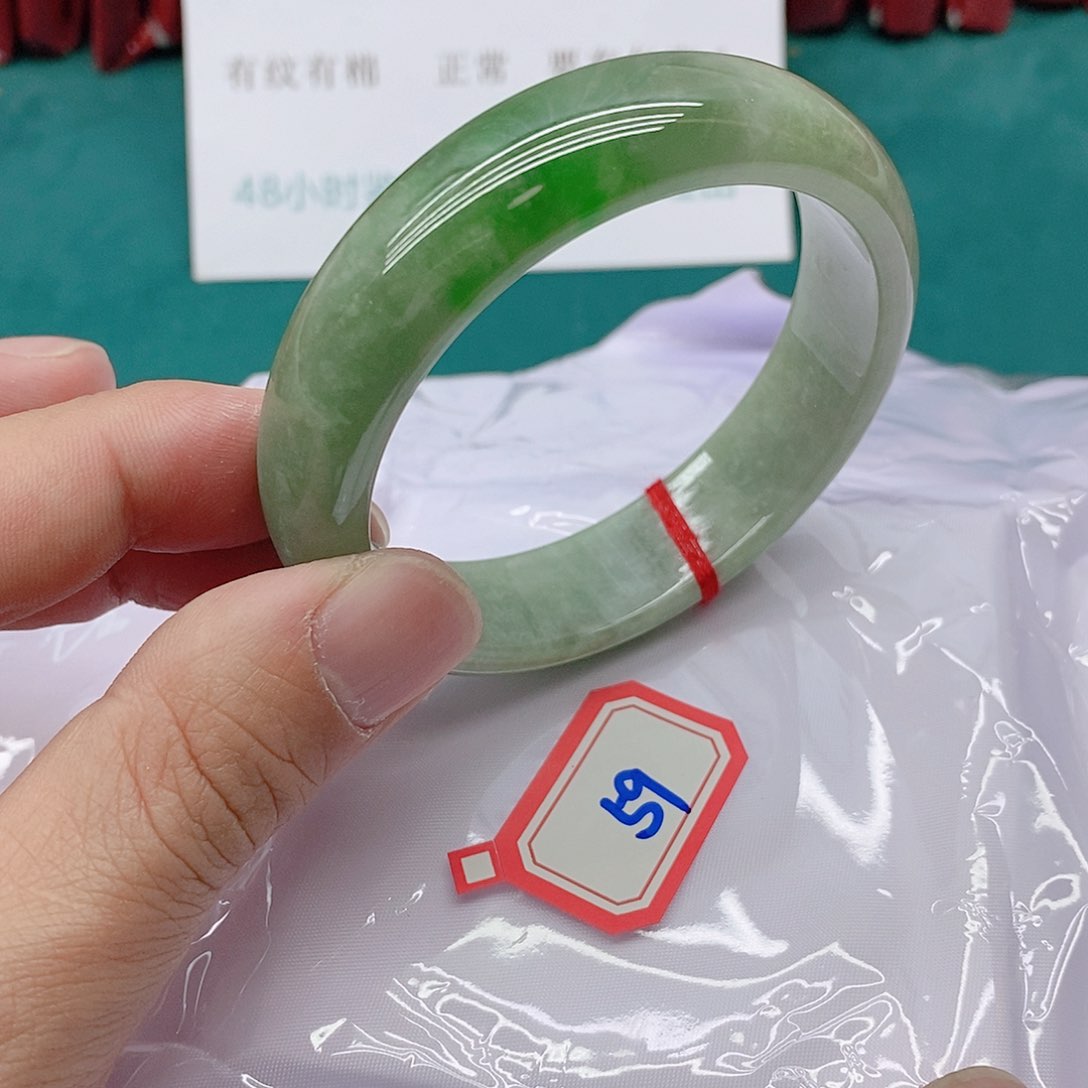 翡翠手镯未镶嵌龍****人5999999