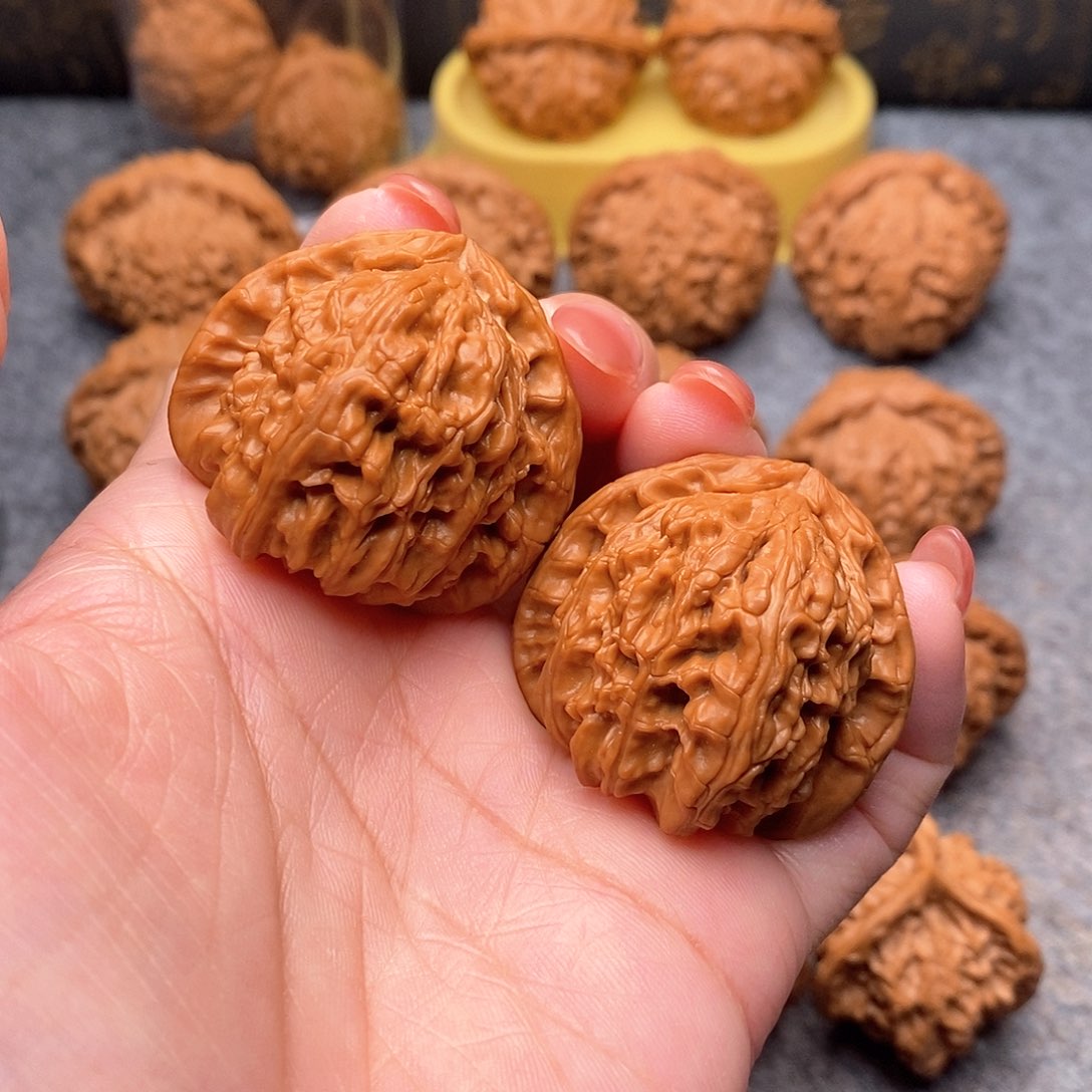 文玩核桃把件精品三角白39全品