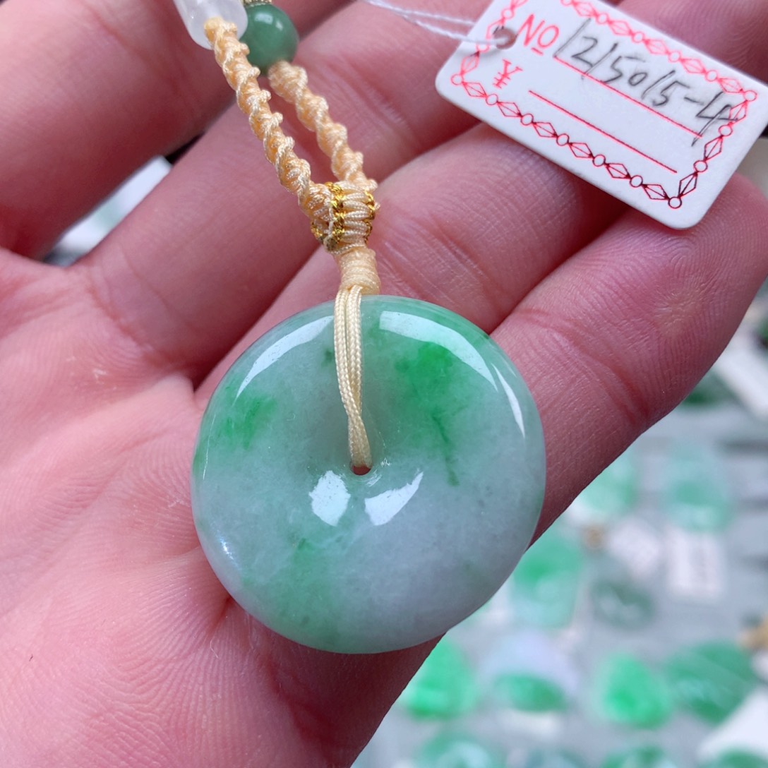 翡翠颈饰未镶嵌翡翠吊坠