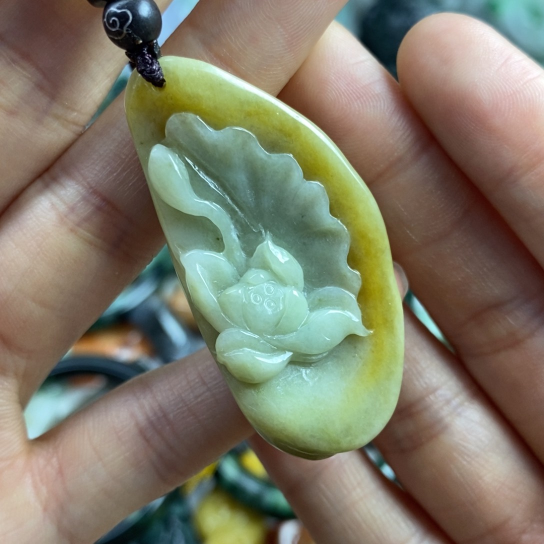 翡翠颈饰未镶嵌吊坠