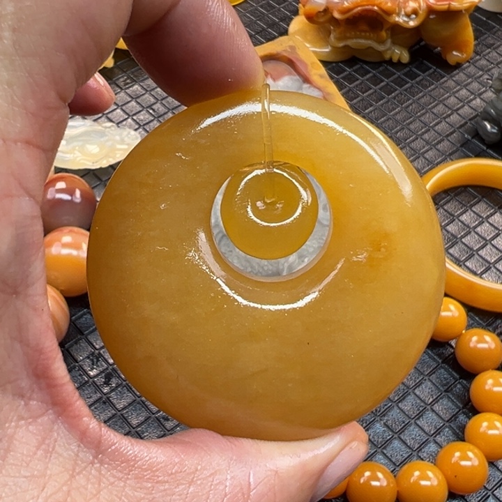 石英质玉（黄龙玉）颈饰未镶嵌