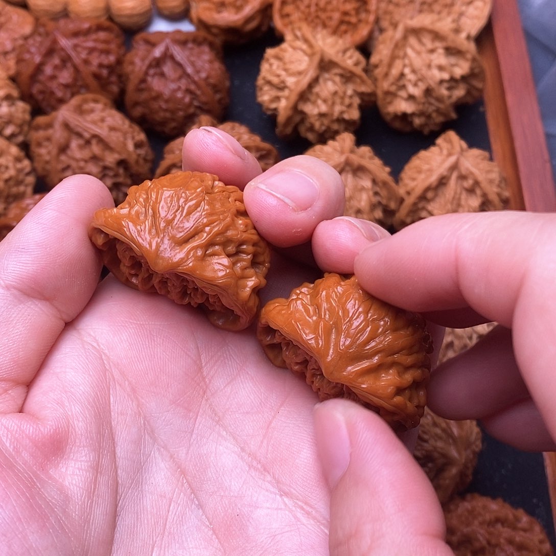 重***子文玩核桃吊坠野生聚宝盆