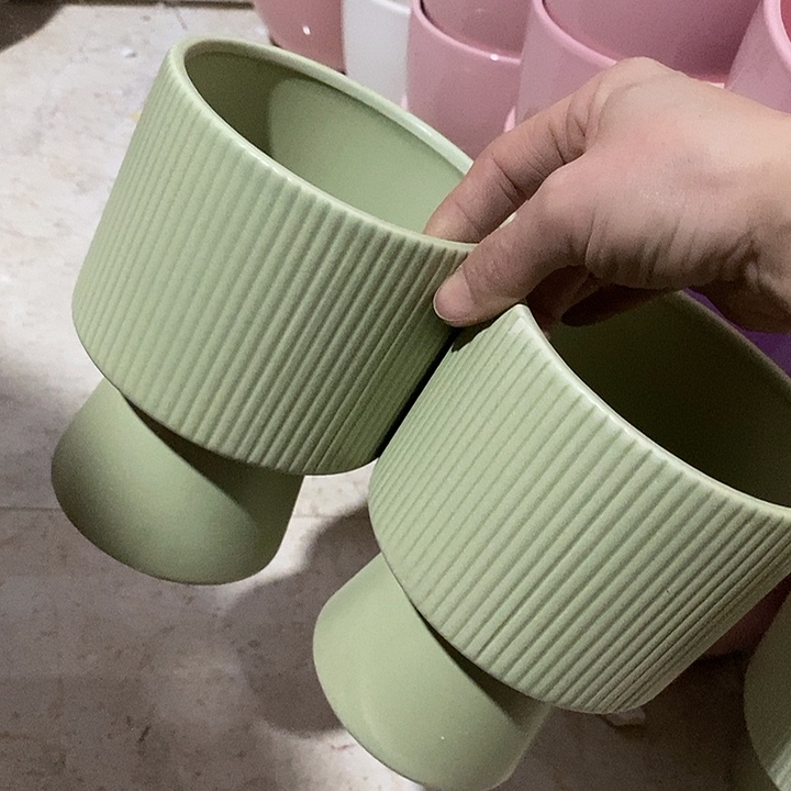 陶盆有孔 瑕疵针孔漏釉介意勿拍 口12高16