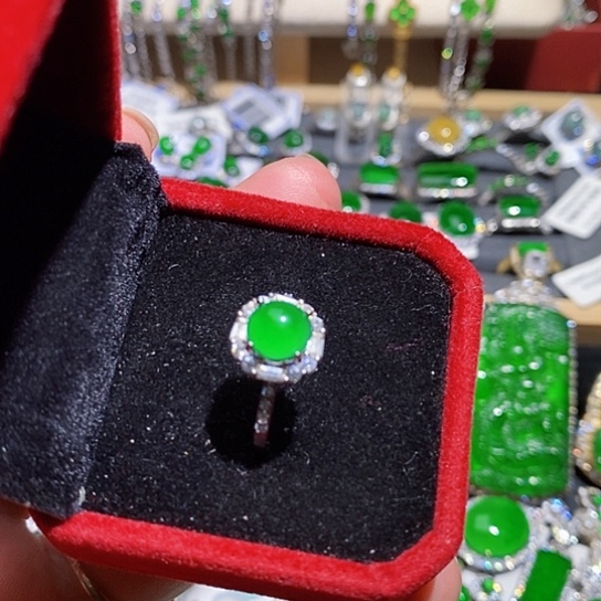 翡翠未镶嵌戒指戒指