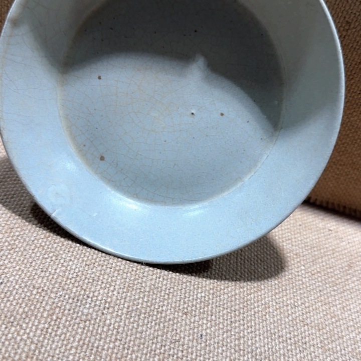 石***西瓷片汝瓷。          