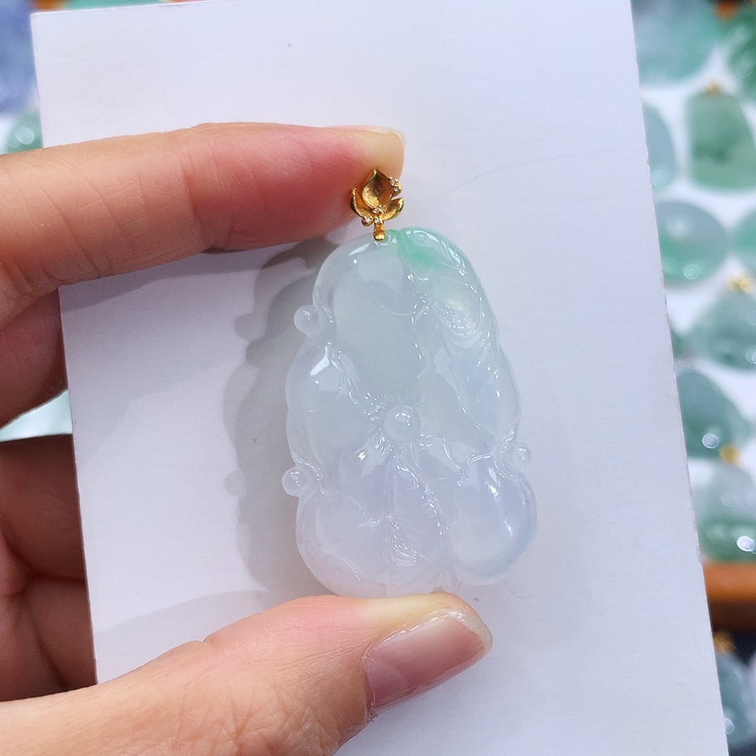 翡翠18K金镶嵌颈饰翡翠吊坠