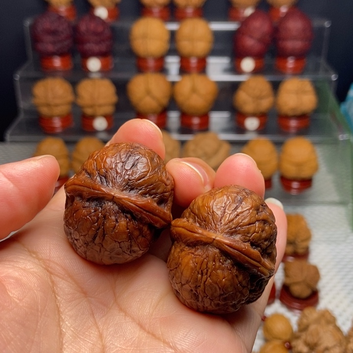 文玩核桃把件碧玉猫眼12