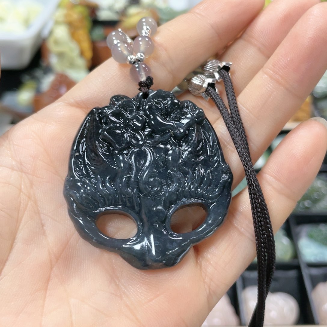 蛇纹石玉颈饰合金