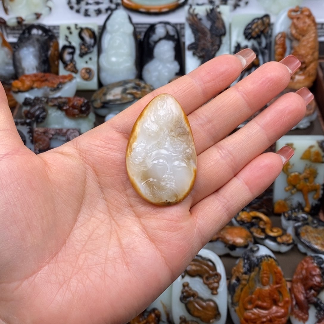 颈饰未镶嵌和田玉