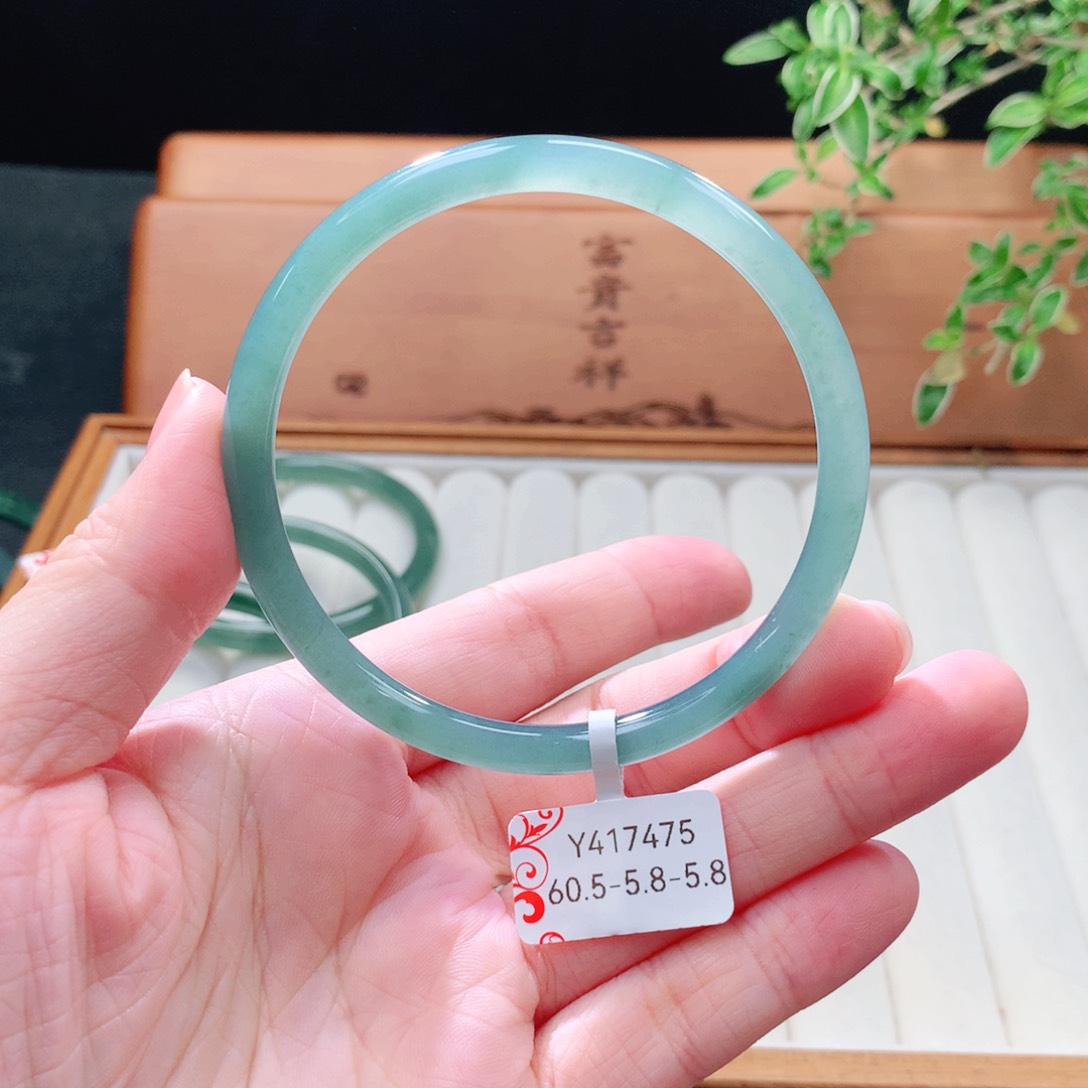 未镶嵌手镯（圆镯）翡翠