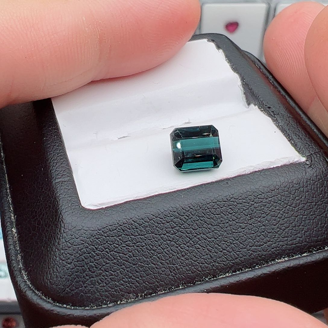 碧玺2.07克拉裸石未镶嵌