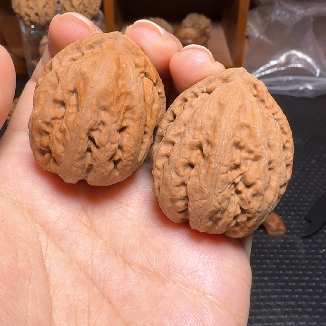 文玩核桃把件多棱龙珠