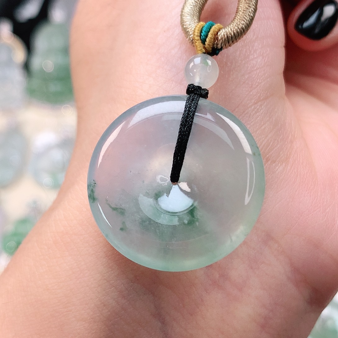 翡翠未镶嵌颈饰平安扣