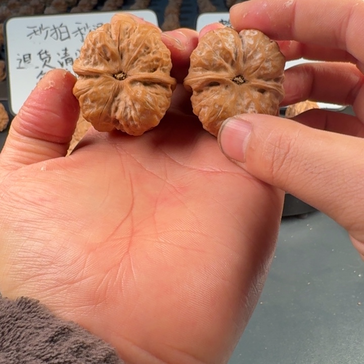 常***边文玩核桃吊坠蛤蟆的眼睛是真的好看