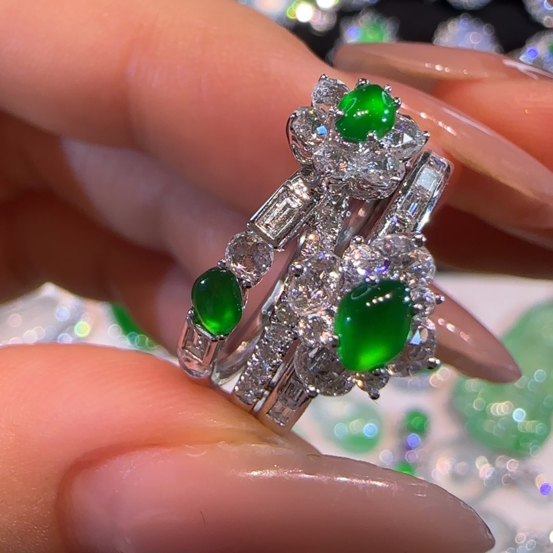 翡翠戒指18K金镶嵌戒指